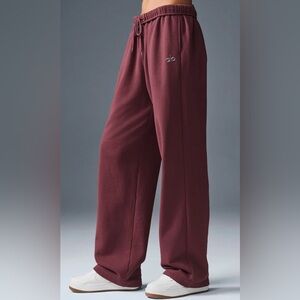 ALO Yoga NWT Accolade Straight Leg Sweatpants Burgundy Truffle Size L